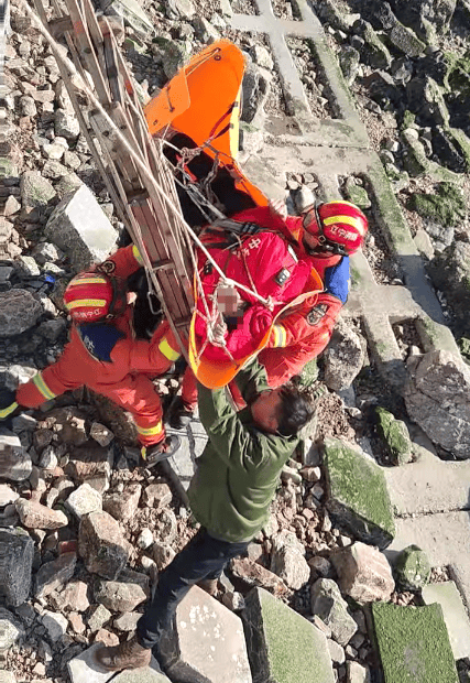 -11℃！大连一公园附近<strong></p>
<p>保本保息理财产品</strong>，有人发现海面上漂着一个红衣女子……