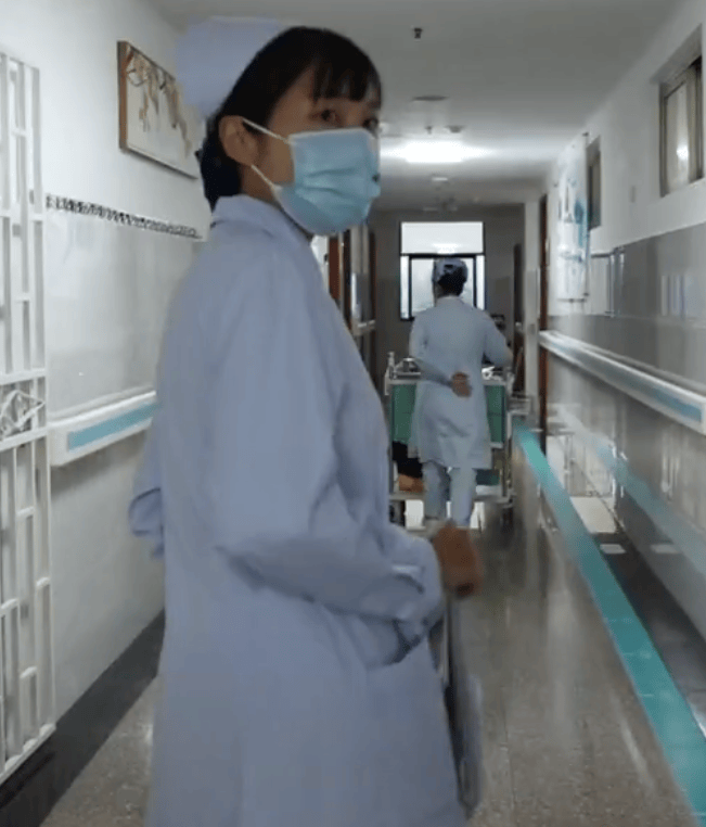 张水华辞职后携老公直播秀恩爱<strong></p>
<p>贷理财</strong>，称白岩松是自己恩人