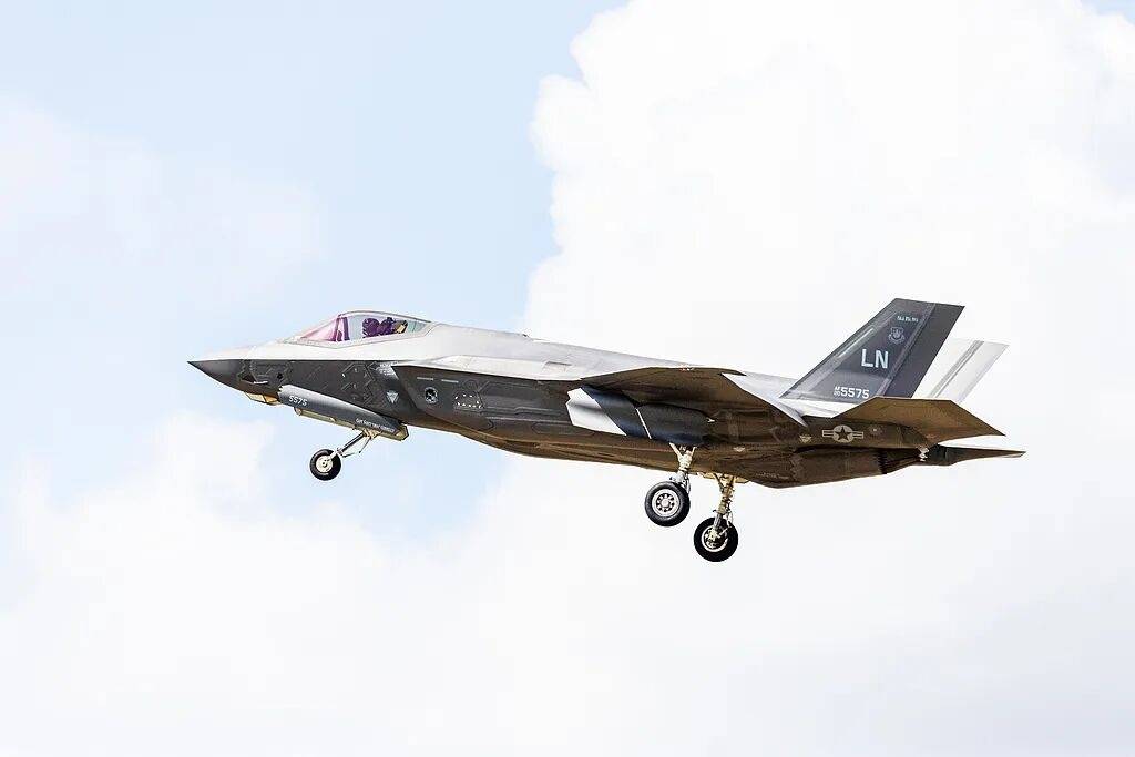 美军最大航母“福特”号停靠希腊<strong></p>
<p>p2p理财风险</strong>，650个厕所坏了近9成，舰员上厕所排队要四五十分钟