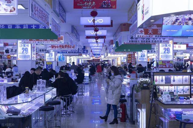 “直接崩了”<strong></p>
<p>互联网投资理财</strong>，价格断崖式下跌！商户：销量跌了60%都不止